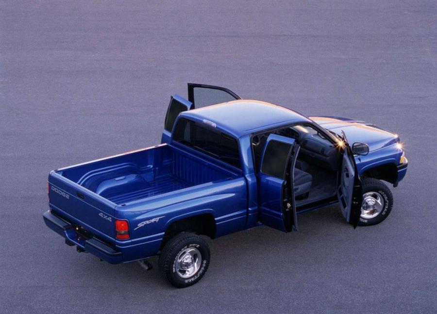  Dodge Ram 2500 Club Cab 1994 года  (фото 8 из 12)